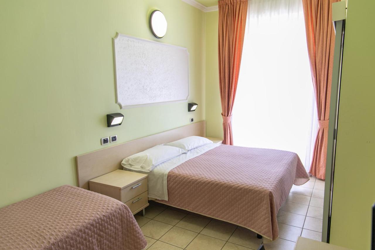Hotel Liana Rimini Extérieur photo