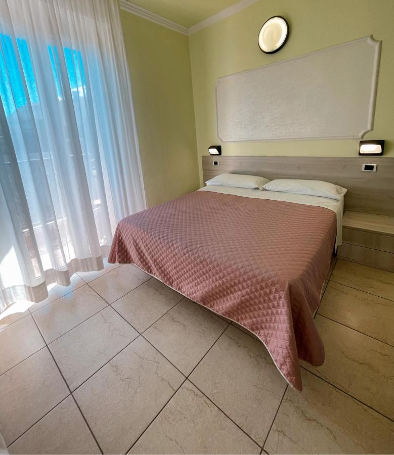 Hotel Liana Rimini Extérieur photo